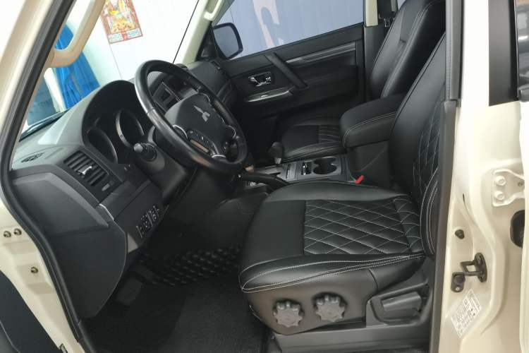 Used Mitsubishi Pajero 2020 3.0L Automatic Standard Edition Left Front Seat