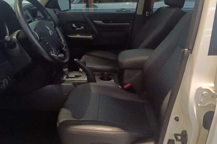 Used Mitsubishi Pajero 2020 3.0L Automatic Prestige Off-Road Edition Left Front Seat
