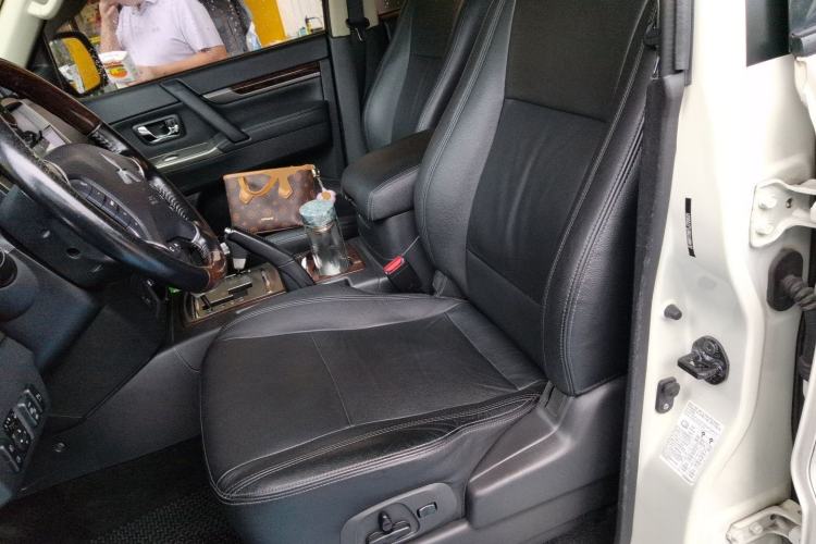 Used Mitsubishi Pajero 2020 Collection Edition 3.0L Automatic Prestige Off-Road Version Left Front Seat