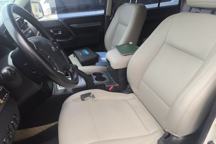 Used Mitsubishi Pajero  Left Front Seat