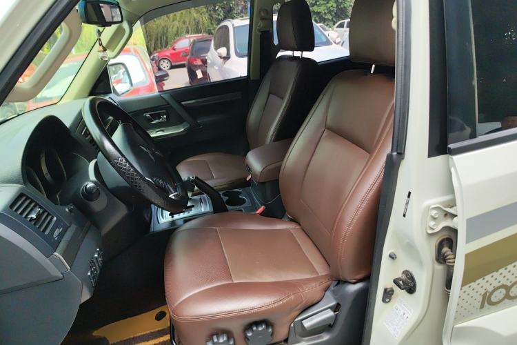 Used Mitsubishi Pajero  Left Front Seat