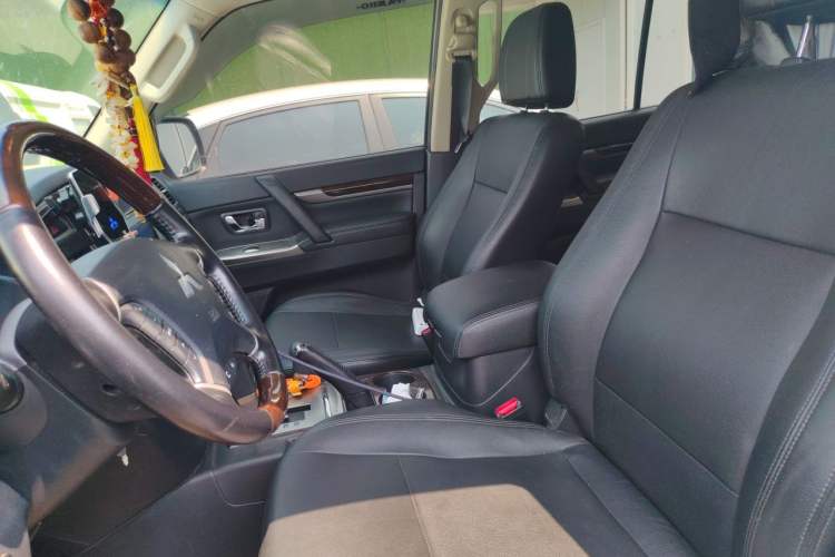 Used Mitsubishi Pajero  Left Front Seat