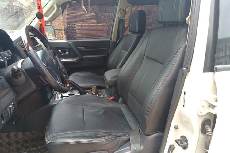 Used Mitsubishi Pajero  Left Front Seat