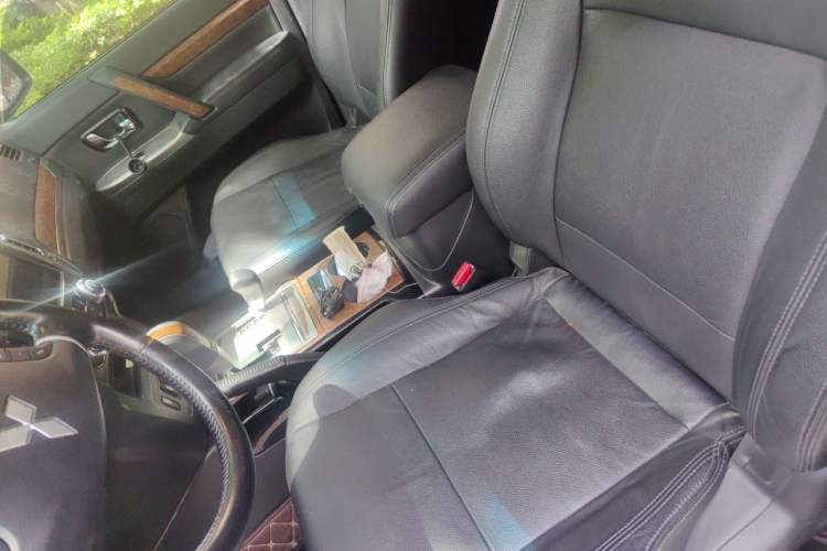 Used Mitsubishi Pajero 2020 3.0L Automatic Luxury Off-Road Version Left Front Seat