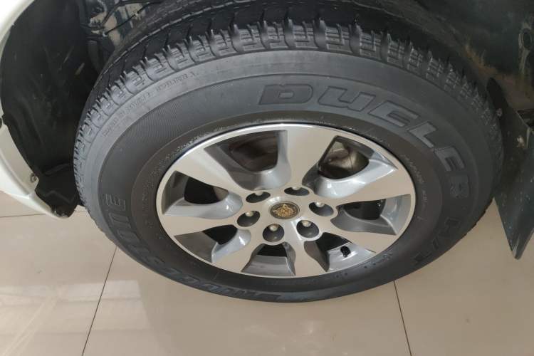 Used Mitsubishi Pajero 2020 3.0L Automatic Luxury Edition Left Front Wheel Hub