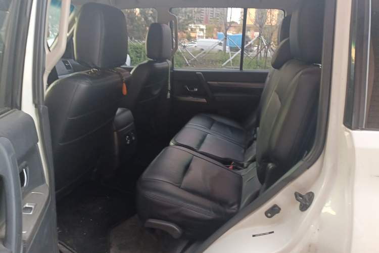 Used Mitsubishi Pajero  Left Rear Seat