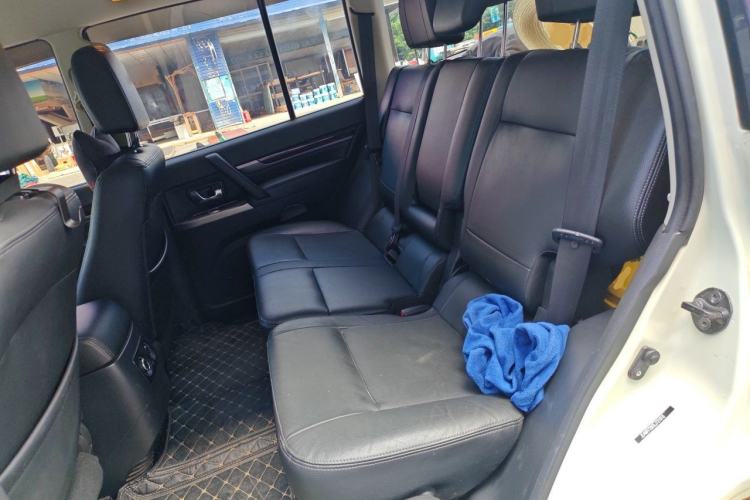 Used Mitsubishi Pajero 2020 3.0L Automatic Luxury Off-Road Version Left Rear Seat