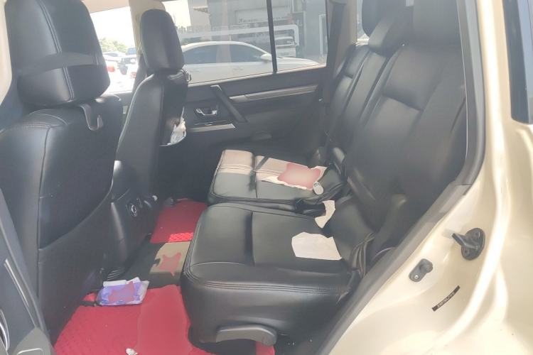 Used Mitsubishi Pajero  Left Rear Seat