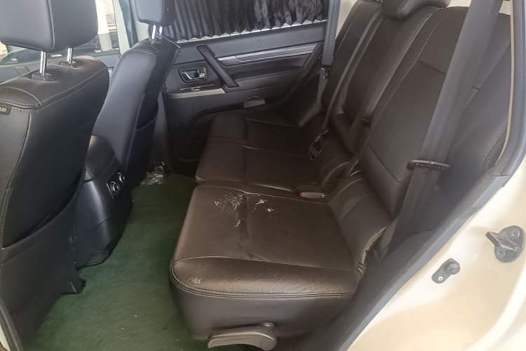 Used Mitsubishi Pajero 2020 3.0L Automatic Luxury Off-Road Version Left Rear Seat