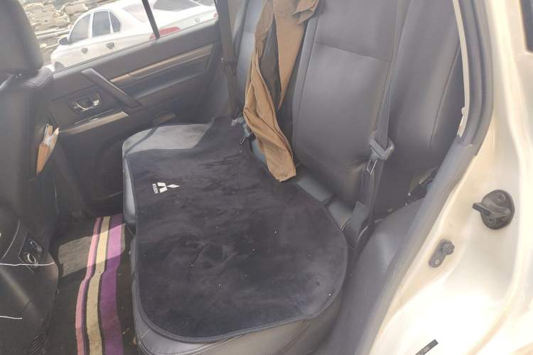 Used Mitsubishi Pajero  Left Rear Seat