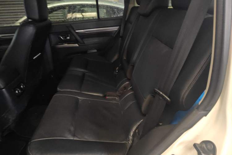 Used Mitsubishi Pajero 2020 3.0L Automatic Prestige Off-Road Edition Left Rear Seat