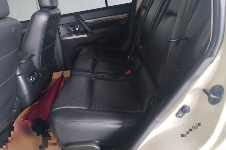 Used Mitsubishi Pajero  Left Rear Seat