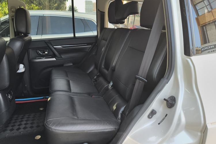 Used Mitsubishi Pajero  Left Rear Seat
