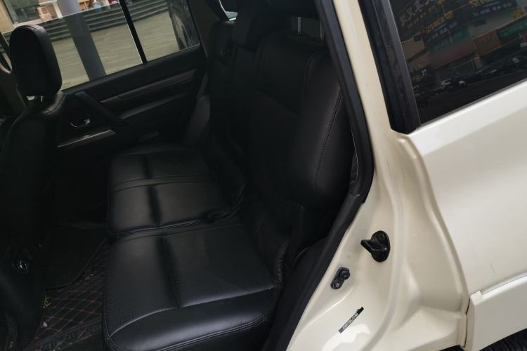 Used Mitsubishi Pajero  Left Rear Seat