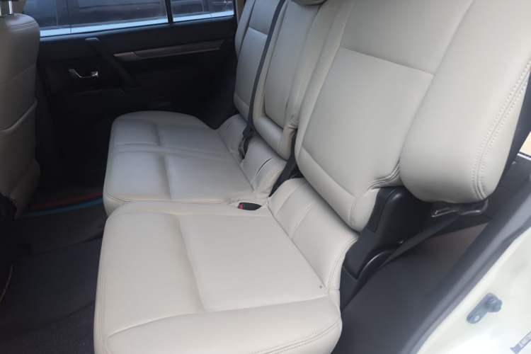 Used Mitsubishi Pajero  Left Rear Seat