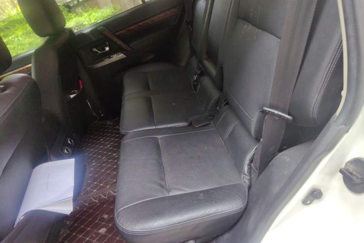 Used Mitsubishi Pajero 2020 3.0L Automatic Luxury Off-Road Version Left Rear Seat