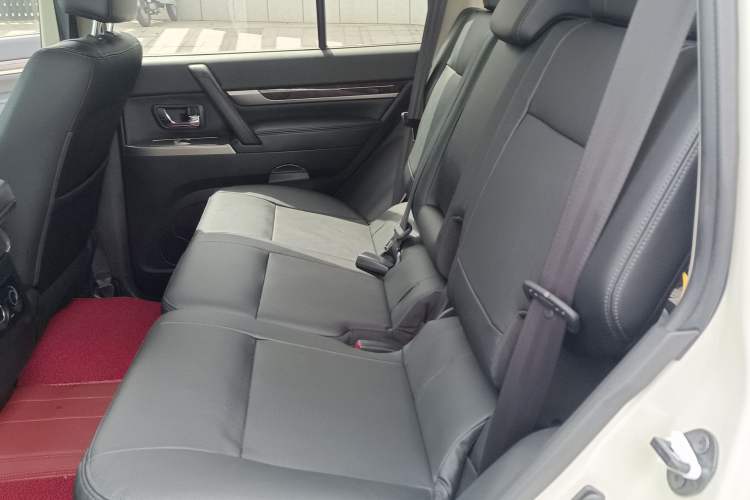Used Mitsubishi Pajero  Left Rear Seat