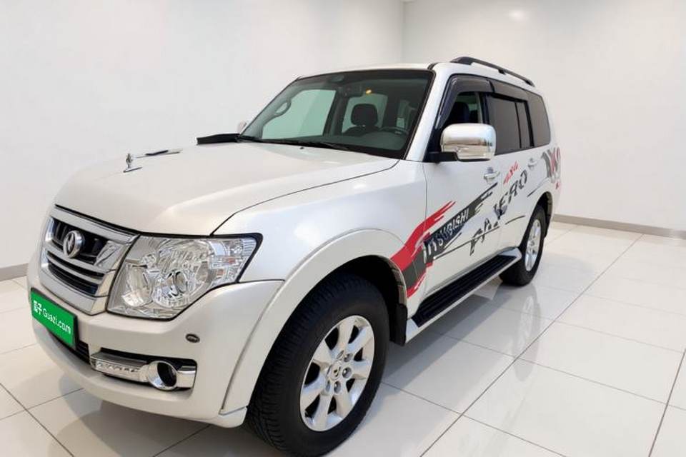 Mitsubishi Pajero 2020
