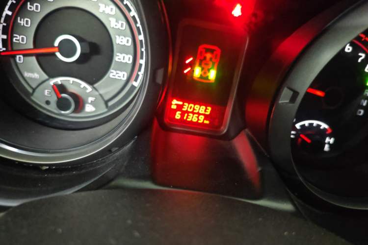 Used Mitsubishi Pajero 2020 3.0L Automatic Prestige Off-Road Edition Odometer Close Up