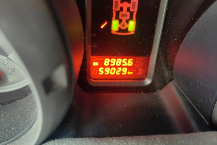 Used Mitsubishi Pajero  Odometer Close Up