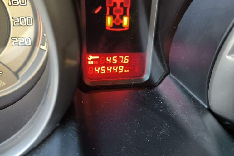 Used Mitsubishi Pajero  Odometer Close Up