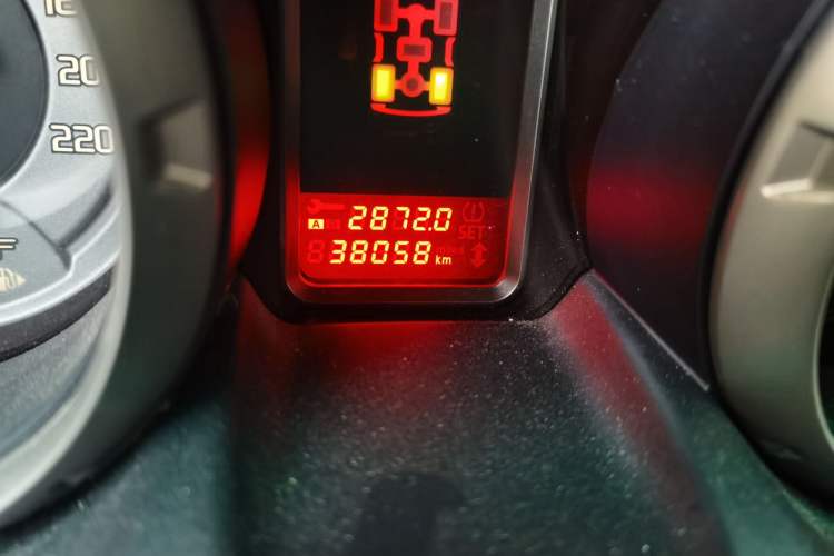Used Mitsubishi Pajero  Odometer Close Up