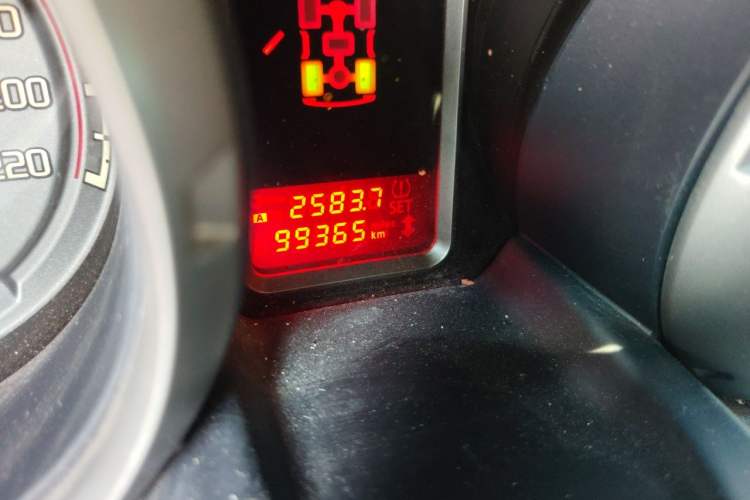 Used Mitsubishi Pajero  Odometer Close Up