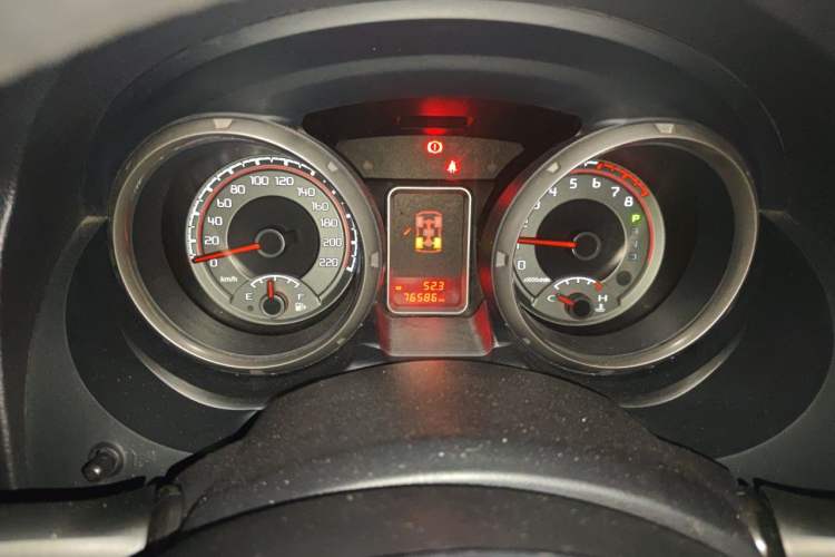 Used Mitsubishi Pajero  Odometer Close Up