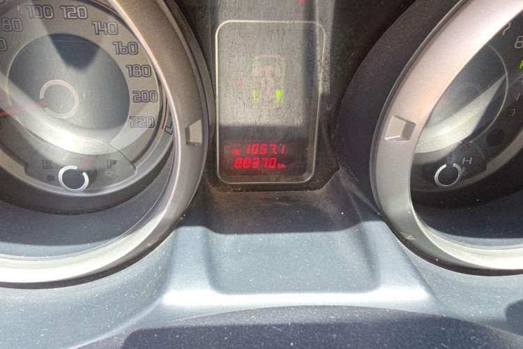 Used Mitsubishi Pajero  Odometer Close Up