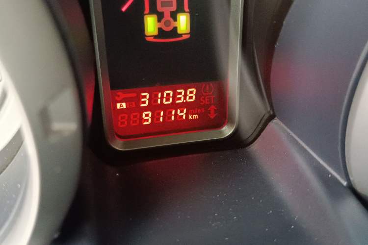 Used Mitsubishi Pajero  Odometer Close Up