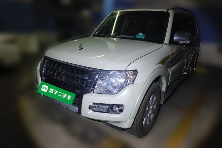 Used Mitsubishi Pajero 3.0-liter gasoline, 7 seats, rear-wheel drive, no sunroof Guazi used car, China used car export, Used car for sale, Used cars, Cheapest cars for sale