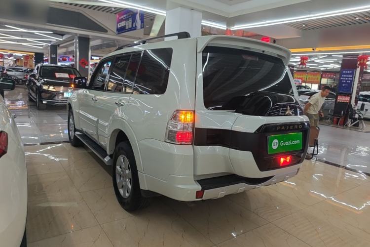 Used Mitsubishi Pajero 2020 V93 3.0L 5-Door GLS 7-Seater – Middle East Rear Left 45 Deg