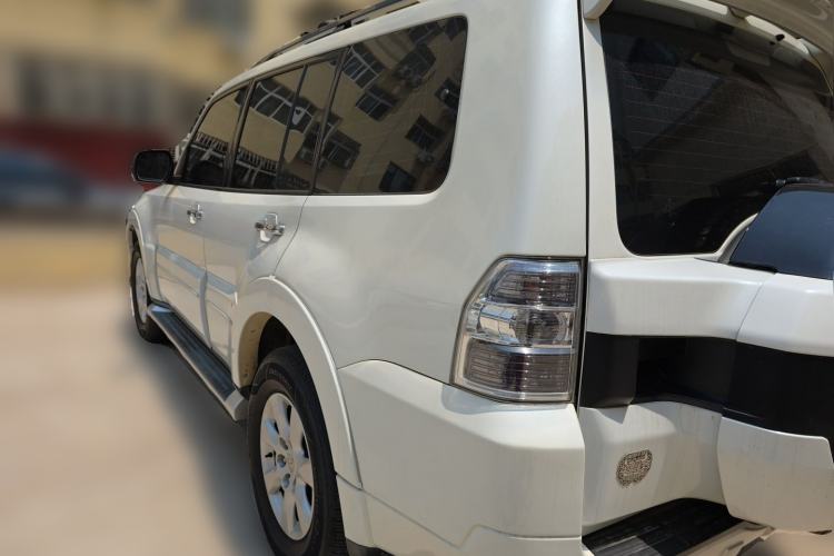 Used Mitsubishi Pajero  Rear Left 45 Deg
