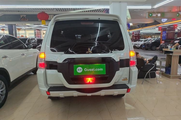 Used Mitsubishi Pajero 2020 V93 3.0L 5-Door GLS 7-Seater – Middle East Rear