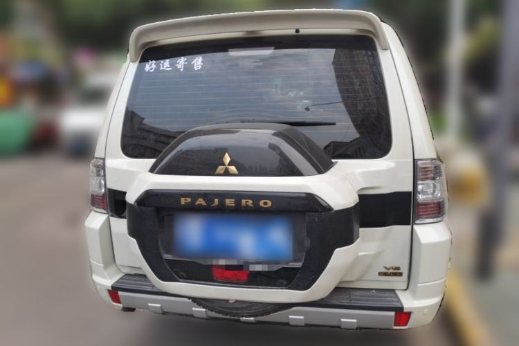 Used Mitsubishi Pajero  Rear