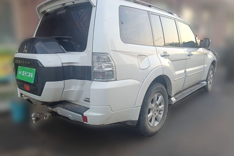 Used Mitsubishi Pajero  Rear Right 45 Deg
