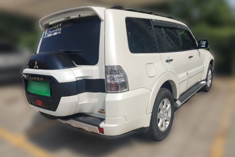Used Mitsubishi Pajero  Rear Right 45 Deg