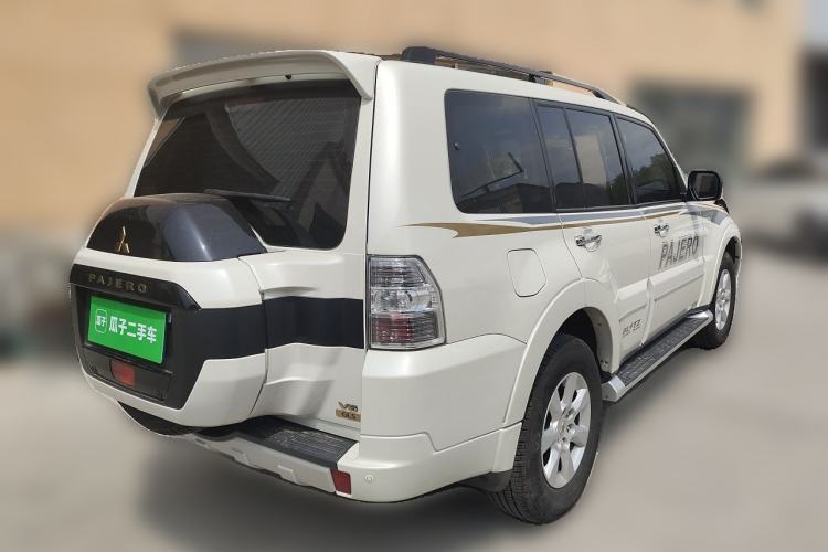 Used Mitsubishi Pajero  Rear Right 45 Deg