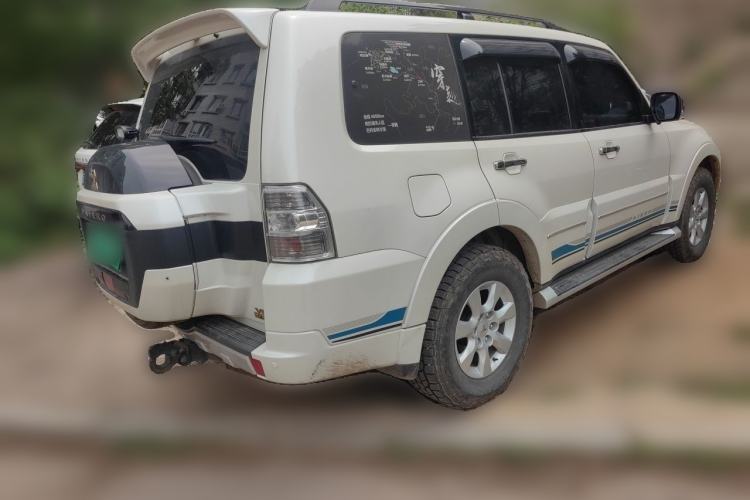 Used Mitsubishi Pajero  Rear Right 45 Deg