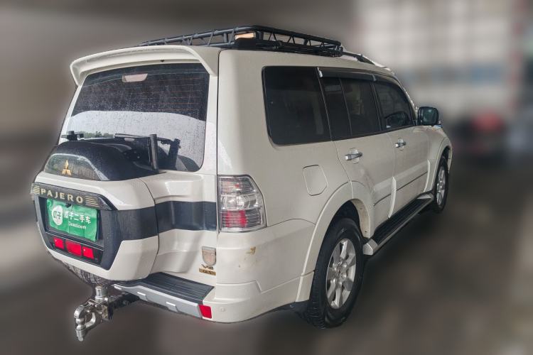 Used Mitsubishi Pajero  Rear Right 45 Deg