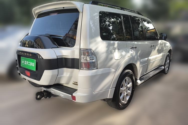 Used Mitsubishi Pajero  Rear Right 45 Deg