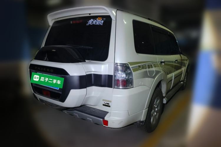 Used Mitsubishi Pajero  Rear Right 45 Deg