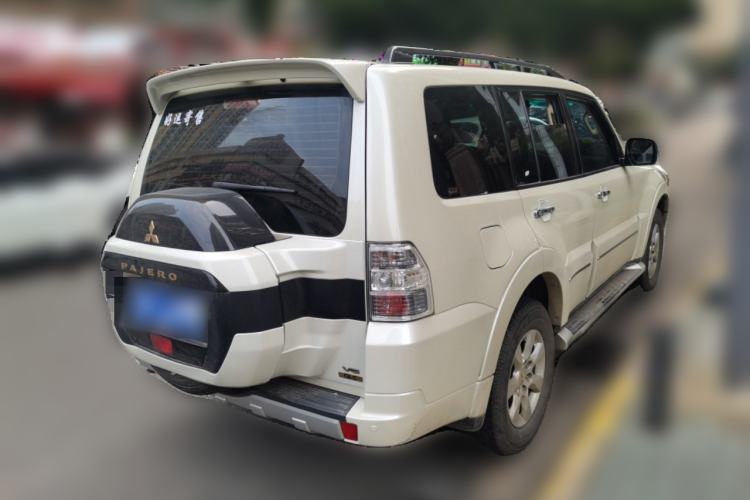 Used Mitsubishi Pajero  Rear Right 45 Deg