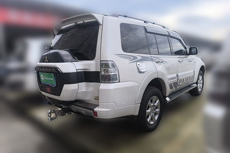 Used Mitsubishi Pajero  Rear Right 45 Deg