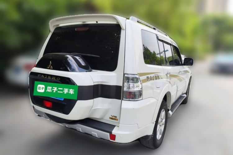 Used Mitsubishi Pajero  Rear Right 45 Deg