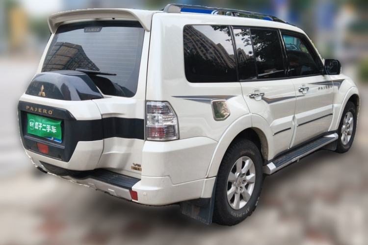 Used Mitsubishi Pajero  Rear Right 45 Deg
