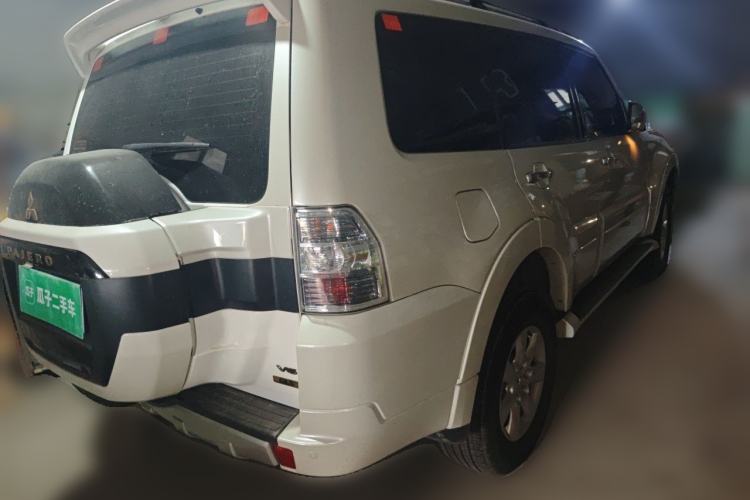 Used Mitsubishi Pajero  Rear Right 45 Deg