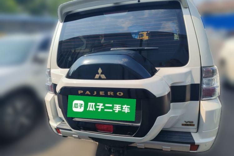 Used Mitsubishi Pajero  Rear