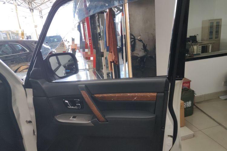 Used Mitsubishi Pajero 2020 3.0L Automatic Luxury Edition Right Front Door Interior