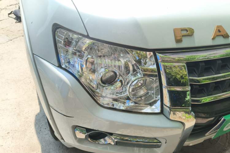 Used Mitsubishi Pajero 2020 Collection Edition 3.0L Automatic Prestige Off-Road Version Right Front Headlight